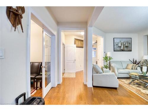 667 Linden Drive Drive, Cambridge, ON - Indoor Photo Showing Living Room