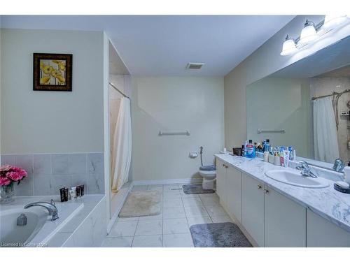 667 Linden Drive Drive, Cambridge, ON - Indoor Photo Showing Bathroom