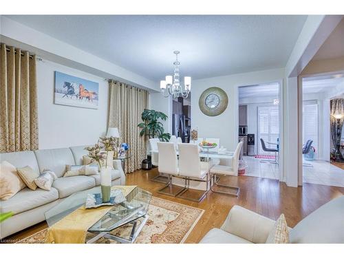 667 Linden Drive Drive, Cambridge, ON - Indoor Photo Showing Living Room