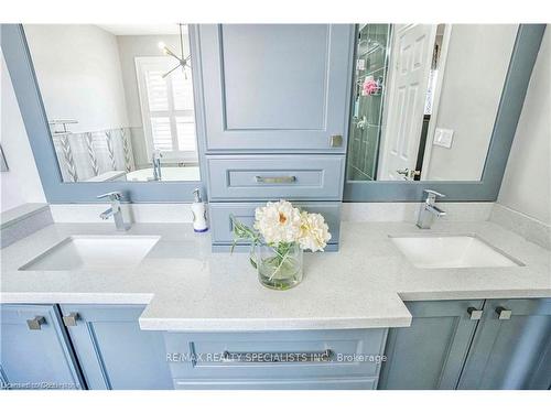 2085 Ashmore Drive, Oakville, ON - Indoor Photo Showing Bathroom