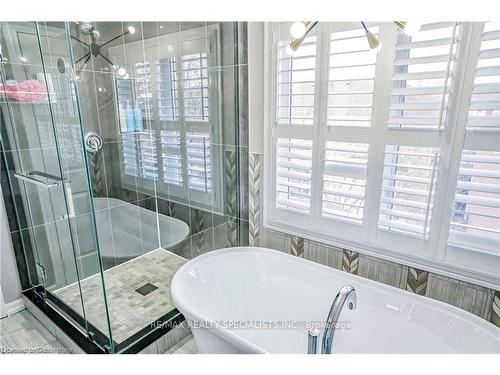 2085 Ashmore Drive, Oakville, ON - Indoor Photo Showing Bathroom