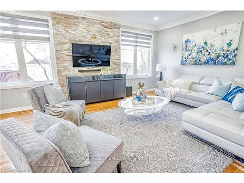 2085 Ashmore Drive, Oakville, ON - Indoor Photo Showing Living Room