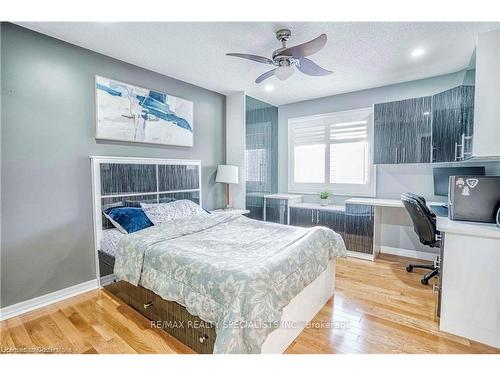 2085 Ashmore Drive, Oakville, ON - Indoor Photo Showing Bedroom