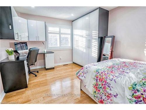 2085 Ashmore Drive, Oakville, ON - Indoor Photo Showing Bedroom