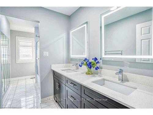 2085 Ashmore Drive, Oakville, ON - Indoor Photo Showing Bathroom