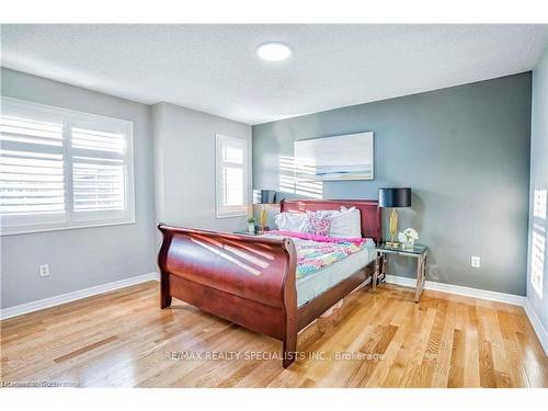 2085 Ashmore Drive, Oakville, ON - Indoor Photo Showing Bedroom