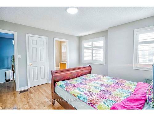 2085 Ashmore Drive, Oakville, ON - Indoor Photo Showing Bedroom