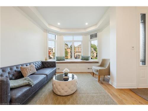 16 Edmonton Street, Brampton, ON - Indoor Photo Showing Living Room