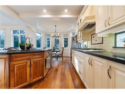 16 Edmonton Street, Brampton, ON - Indoor Photo Showing Kitchen