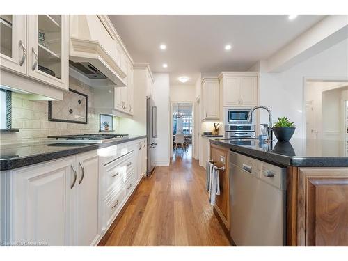 16 Edmonton Street, Brampton, ON - Indoor Photo Showing Kitchen With Upgraded Kitchen