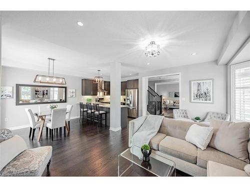 2495 Gateshead Common, Oakville, ON - Indoor Photo Showing Living Room