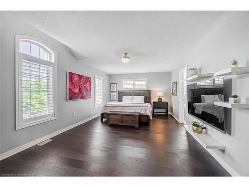 2495 Gateshead Common, Oakville, ON - Indoor Photo Showing Living Room