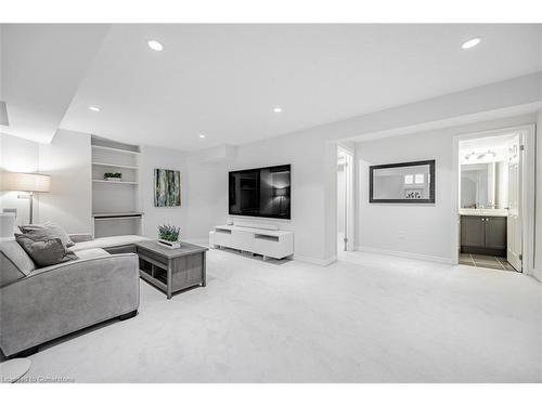 2495 Gateshead Common, Oakville, ON - Indoor Photo Showing Living Room