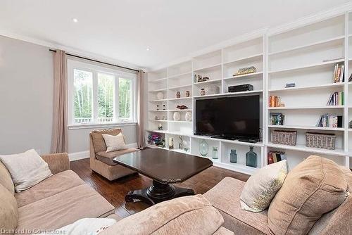 7840 Patterson Side Road, Caledon, ON - Indoor Photo Showing Living Room