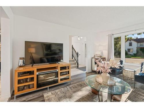 617 Front Street, Quinte West, ON - Indoor Photo Showing Living Room