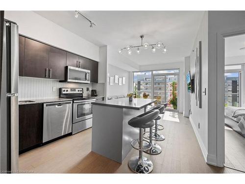 708-55 Speers Road, Oakville, ON - Indoor Photo Showing Kitchen