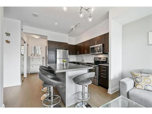 708-55 Speers Road, Oakville, ON - Indoor Photo Showing Kitchen