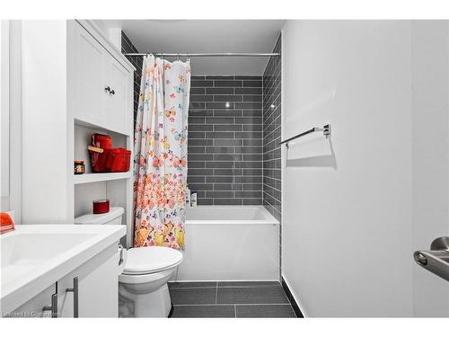 708-55 Speers Road, Oakville, ON - Indoor Photo Showing Bathroom