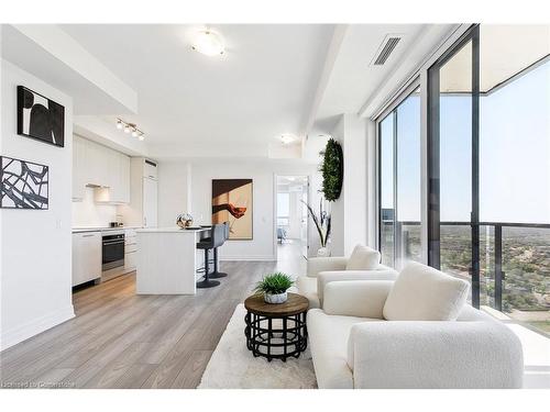 3408-36 Elm Drive West Drive, Mississauga, ON - Indoor Photo Showing Living Room