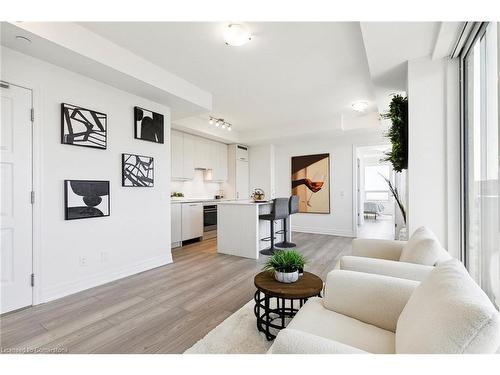 3408-36 Elm Drive West Drive, Mississauga, ON - Indoor Photo Showing Living Room