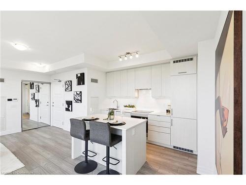 3408-36 Elm Drive West Drive, Mississauga, ON - Indoor Photo Showing Kitchen