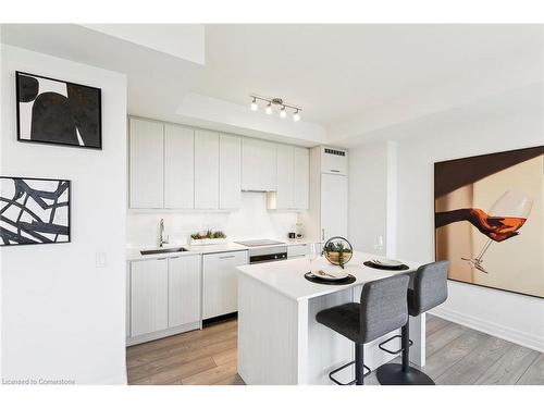 3408-36 Elm Drive West Drive, Mississauga, ON - Indoor Photo Showing Kitchen