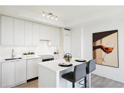 3408-36 Elm Drive West Drive, Mississauga, ON - Indoor Photo Showing Kitchen