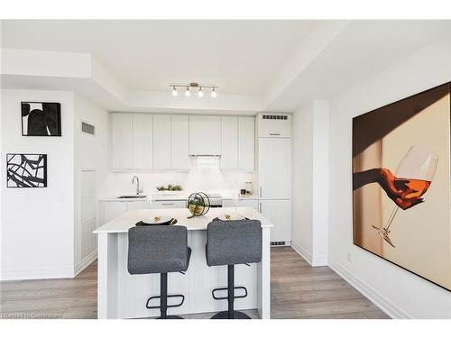 3408-36 Elm Drive West Drive, Mississauga, ON - Indoor Photo Showing Kitchen