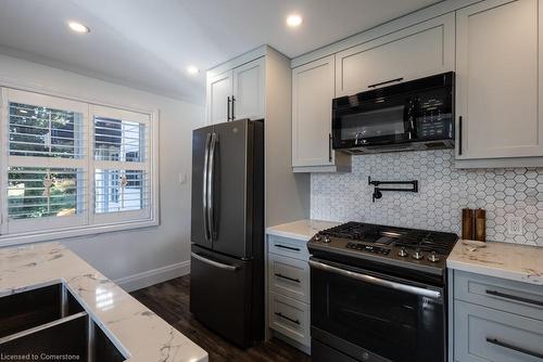 30 Orangeville Street, Hillsburgh, ON - Indoor Photo Showing Kitchen