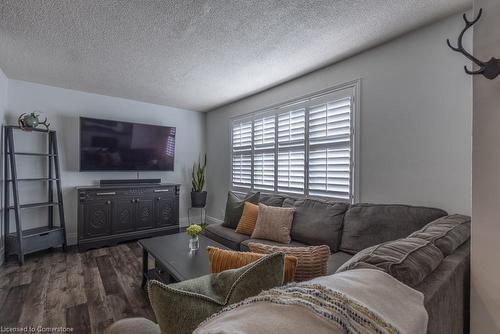 30 Orangeville Street, Hillsburgh, ON - Indoor Photo Showing Living Room