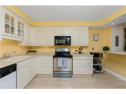 638 Forestwood Crescent, Burlington, ON - Indoor Photo Showing Kitchen