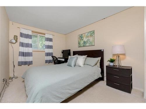 638 Forestwood Crescent, Burlington, ON - Indoor Photo Showing Bedroom