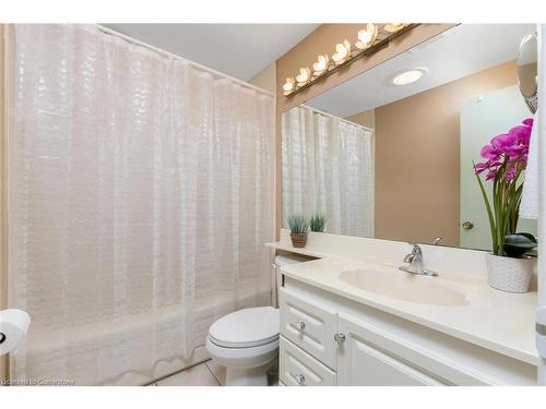 638 Forestwood Crescent, Burlington, ON - Indoor Photo Showing Bathroom