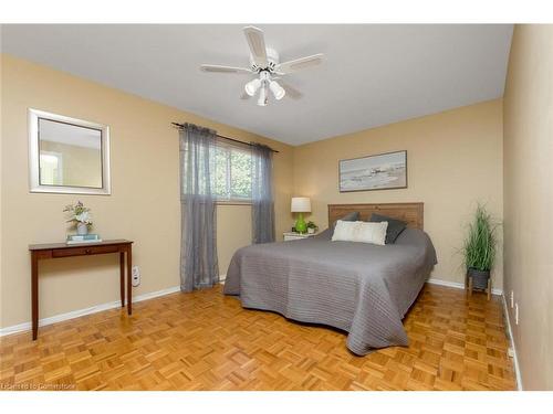 638 Forestwood Crescent, Burlington, ON - Indoor Photo Showing Bedroom