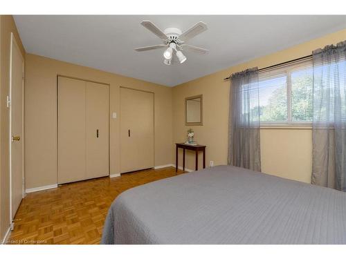 638 Forestwood Crescent, Burlington, ON - Indoor Photo Showing Bedroom