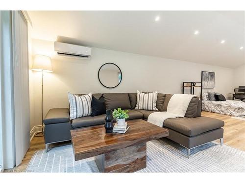 19 Union Street, Georgetown, ON - Indoor Photo Showing Living Room