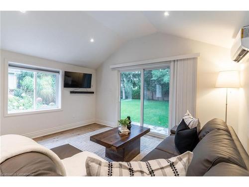 19 Union Street, Georgetown, ON - Indoor Photo Showing Living Room