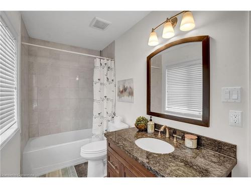 17 Lagoon Avenue, Hamilton, ON - Indoor Photo Showing Bathroom