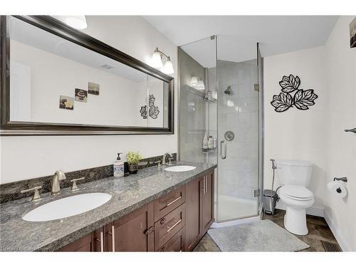 17 Lagoon Avenue, Hamilton, ON - Indoor Photo Showing Bathroom