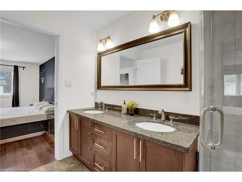 17 Lagoon Avenue, Hamilton, ON - Indoor Photo Showing Bathroom