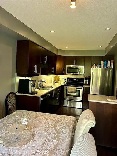 167 Sims Estate Drive, Kitchener, ON - Indoor Photo Showing Kitchen