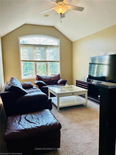 167 Sims Estate Drive, Kitchener, ON - Indoor Photo Showing Living Room