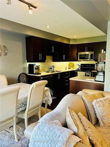 167 Sims Estate Drive, Kitchener, ON - Indoor Photo Showing Kitchen