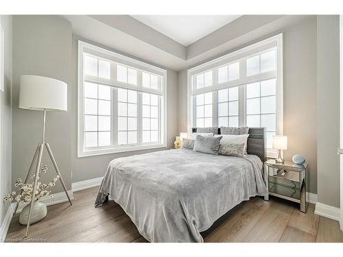 430 Wheat Boom Drive, Oakville, ON - Indoor Photo Showing Bedroom