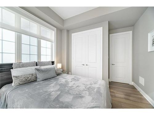 430 Wheat Boom Drive, Oakville, ON - Indoor Photo Showing Bedroom