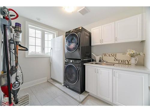 430 Wheat Boom Drive, Oakville, ON - Indoor Photo Showing Laundry Room