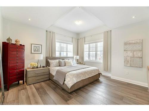 430 Wheat Boom Drive, Oakville, ON - Indoor Photo Showing Bedroom