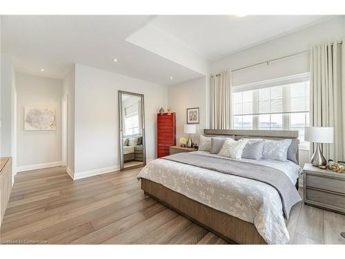 430 Wheat Boom Drive, Oakville, ON - Indoor Photo Showing Bedroom