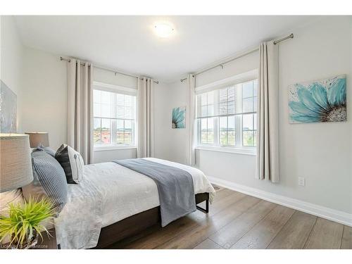 430 Wheat Boom Drive, Oakville, ON - Indoor Photo Showing Bedroom