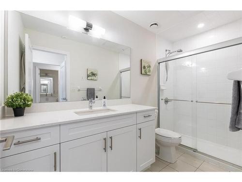 716-665 Cricklewood Drive, Mississauga, ON - Indoor Photo Showing Bathroom